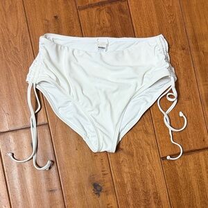 Never worn Old Navy White High waisted side scrunched bikini bottom size small